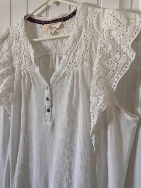 Nurture by Westbound White Eyelet Flutter Sleeve‎ Henley Blouse XL BOHOChic